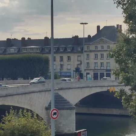 Appartement Lumineux 58m² Meuble Et Equipe Avec Vue Sur L'oise A Compiègne